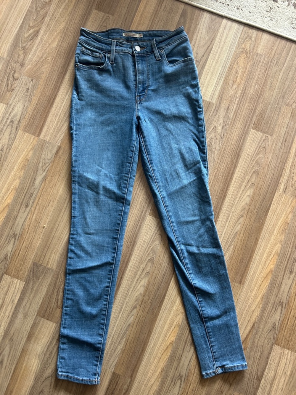 High-Rise Women's Skinny Jeans in Medium Blue Wash